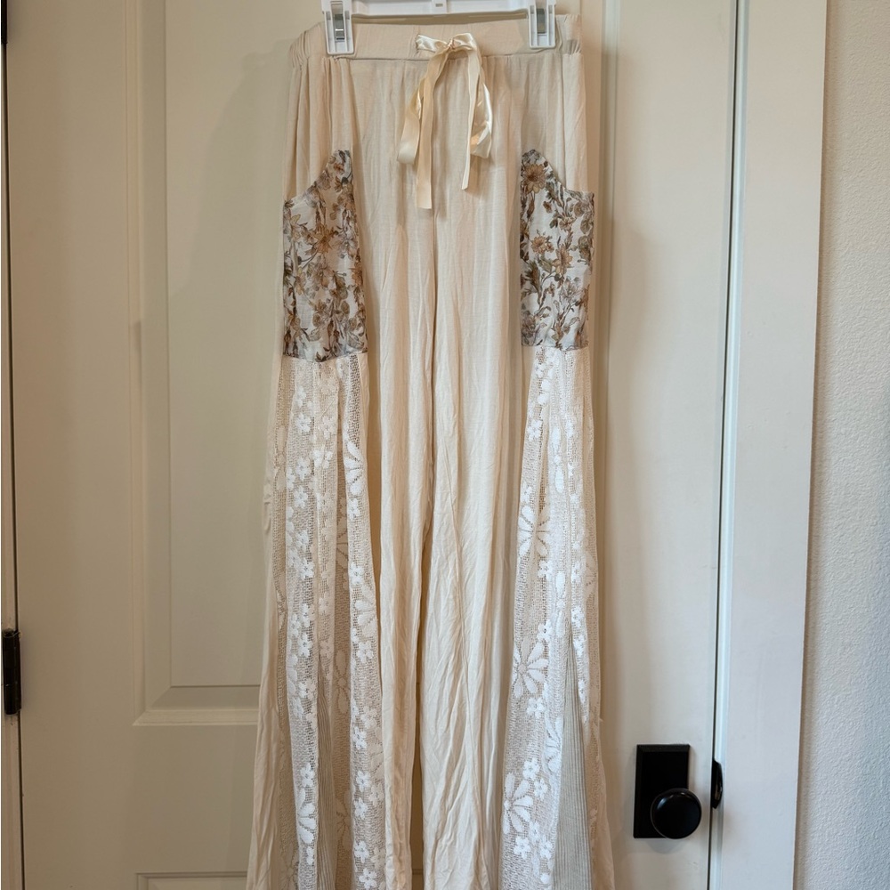 POL Cream Floral Lace Patchwork Pants
